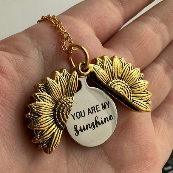 Sunflower and cross bundle - Picture 4 of 9